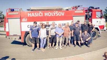 Bild: exb
8000 Liter Fassungsvermögen des Tanklöschfahrzeugs, mit dem eine Delegation aus der tschechischen Partnerstadt Holysov nach Kümmersbruck gekommen war.