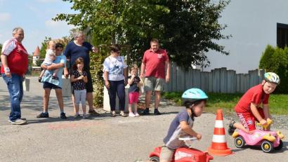 Bild: fjo
Sigurd Parsow, Monika Zintl, Heiner Rewitzer und Hans Karl (stehend, von rechts) schulterten das Angebot des SPD-Ortsvereins für das Ferienprogramm der Stadt.