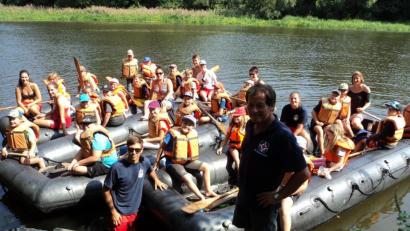 Bild: ksi
Die Kinder hatten großen Spaß bei der Bootsfahrt. Ehrenvorsitzender Walter Martin sorgte für eine Brotzeit.