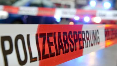 Bild: Patrick Seeger
In Straubing wurden auf einer Baustelle Teile einer Fliegerbombe gefunden. In einem Radius von 150 Metern um den Fundort bat die Polizei am Mittag die Anwohner, ihre Häuser zu verlassen.