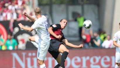 Bild: bmr
Michael Frey (rechts) feierte beim Club gegen Osnabrück einen ordentlichen Einstand.