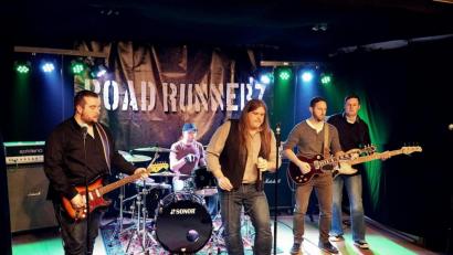 Bild: Thorsten Horn
Die "Road Runnerz" covern Songs bekannter Rock-Bands. Von AC/DC bis Eric Clapton - ihr Repertoire umfasst die Hits vieler Rock-Giganten.