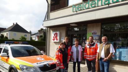 Bild: bk
Grund zur Freude haben Sandra Graf, Alexandra und Markus Kummer (von links) über 1000 Euro Spende von Evelyn Badewitz für die HvO-Gruppe. Das Team der freiwilligen Helfer ist mittlerweile auf 29 gewachsen.