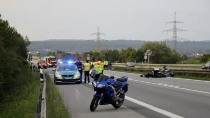 Bild: Alexander Auer
Ein Motorradfahrer ist auf der A 93 bei Regenstauf tödlich verunglückt.