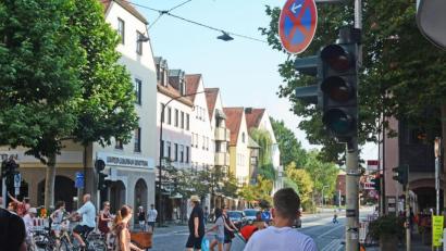 Bild: Gabi Schönberger
Endlich: Die Ampel am Issy-les-Moulineaux-Platz ist aus.