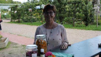 Bild: ads
Petra Stark ist Kräuterführerin und Fachfrau für selbst gemachte Kosmetika.