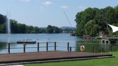 Bild: rn
Das Rußweiher-Freibad ist derzeit wegen Blaualgen gesperrt.