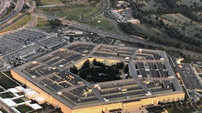 Bild: Liu Jie/Xinhua/dpa
Das Pentagon, Hauptsitz des US-amerikanischen Verteidigungsministeriums in Washington. Auf seine Internetseite hat es jetzt ein Bericht der 4. Schwadron des 2. Stryker-Regiments über das Sulzbach-Rosenberger German-American Friendship Dinner geschafft.