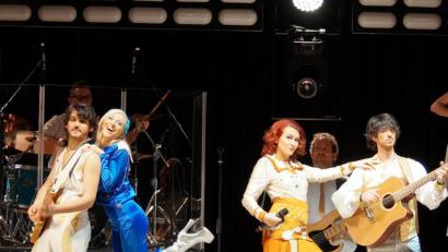 Bild: Nicole Schulz/exb
Für die Show „ABBA – The Tribute Concert“ wird noch ein Kinderchor zur Unterstützung gesucht.