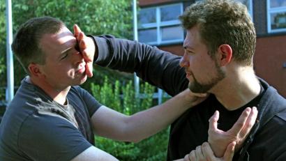 Bild: mef
Der Flosser Florian Müller (links) wird den Selbstverteidigungskurs am 7. September leiten.