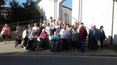 Bild: is
Ein Ausflug, den das Pressather Altenwerk organisiert hat, führt zur Kirche Mariä Namen in Trautmannshofen.