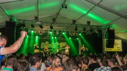 Bild: dtr
Die Draufgänger aus der Südoststeiermark brachten das Festzelt zum Kirwa-Abschluss in Floss noch mal richtig zum kochen. Dabei durfte der Wiesn-Hit des Jahres 2018 "Cordula Grün" natürlich nicht fehlen.