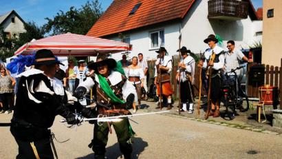 Bild: gz
Ein Würfelspiel führte zu einer kämpferischen Auseinandersetzung mit den Schwertern.