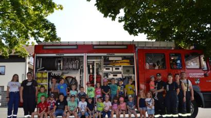 Bild: gi
Attraktion bleibt nach wie vor eine Runde mit dem Feuerwehrauto zu fahren. Die Kinder erhielten auch Einblick in das Fahrzeug.