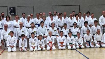 Bild: exb
Bei einem Sondertraining drehte ein Fernsehteam beim Verein "Okinawa Karate Pfreimd" ein Vereinsportrait.