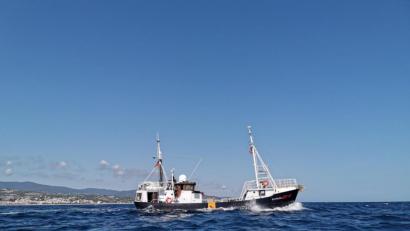 Bild: Johannes Filous/seacoverage
Die "Eleonore" mit rund 100 Flüchtlingen an Bord sucht weiter einen sicheren Hafen.