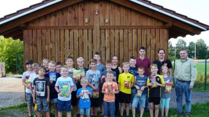 Bild: exb
Mehr als 20 Kinder sind der Einladung zum Kinderferienprogramm ins Schmidgadener Schützenheim gefolgt.