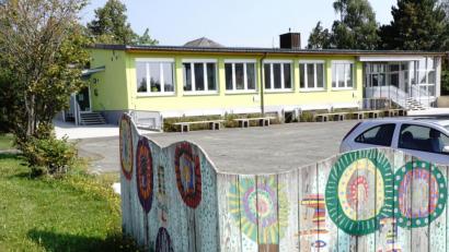Bild: bkr
Grundschule: Im neuen Glanz erstrahlen die Grundschule und der Kindergarten nicht nur von Außen.