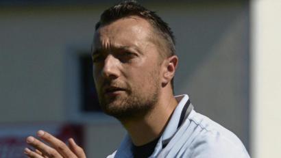 Bild: ham
Applaus hat Pfreimds Trainer Tobias Bernklau sicher momentan keinen für seine Mannschaft, denn auch am vergangenen Wochenende hat die SpVgg eine deutliche Niederlage einstecken müssen. Deshalb hofft Bernklau im Heimspiel gegen Tegernheim endlich auf die Wende.