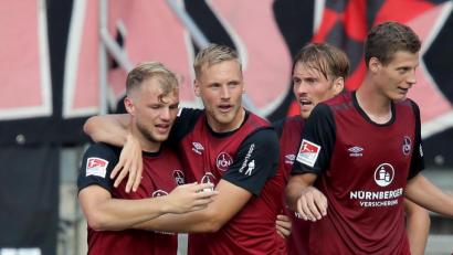 Bild: Daniel Karmann/dpa
Johannes Geis (links) beehrt am Samstag die Club-Fans in Marktredwitz, Patrick Erras (rechts) darf in seine Heimat, nach Raigering.