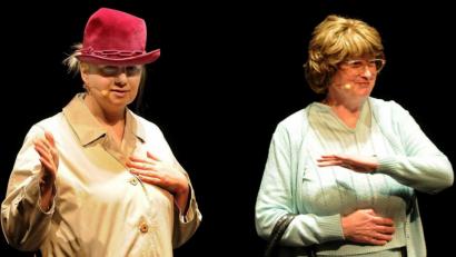 Archivbild: Stephan Huber
Die Schwestern Regina Diegel und Monika Helmstreit (von links) sind seit 20 Jahren als "Schrägschrauben" unterwegs.