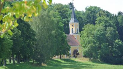 Bild: swo
Noch ist es ruhig rund um die kleine, idyllisch am Waldrand gelegene Wallfahrtskirche auf dem Mausberg. Das wird sich ab Sonntag ändern: Während der Festwoche werden hier Tausende Wallfahrer erwartet.