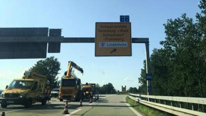 Bild: Tietz
"Schwandorf-Frohnberg": Dieses Schild soll an der Autobahnabfahrt Schwandorf-Nord auf den Ortsteil Fronberg hinweisen.