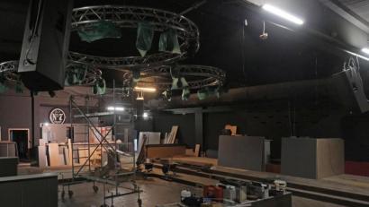 Bild: tr
Momentan ist die Disco noch eine Baustelle. Markus Würner und Alexander Holländer sind aber sicher, dass bis zum 7. September alles fertig wird. Der Platz des DJ kehrt von der Mitte des Raums an die Wand (rechts) zurück.
