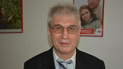 Bild: jr
Der 62-jährige Fuchsmühler Edwin Ulrich, bisher führte er schon kommissarisch den AWO-Kreisverband, wurde am Sonntagnachmittag im „Haus der Pflege“ zum neuen AWO-Kreisvorsitzenden gewählt. Er steht damit in den kommenden vier Jahren an der Spitze der 989 Mitglieder zählenden Arbeiterwohlfahrt im Landkreis.