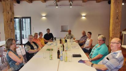 Bild: ds
Die Gesprächsrunde um Seniorenbeauftragten Willfried Schmidt (Mitte).