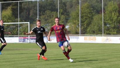 Bild: exb
Die SV Grafenwöhr um Kapitän Johannes Renner (rechts) hatte gegen Fortuna Regensburg nicht den Hauch einer Chance.