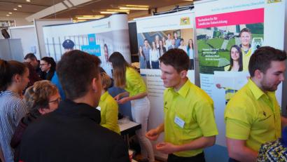 Bild: Bühner
Auch auf Ausbildungsmessen wird um Nachwuchs geworben, so wie hier das Amt für ländliche Entwicklung