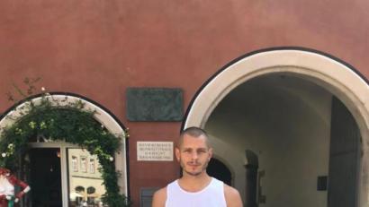 Bild: Würth, Wolfgang
André Preece demonstriert vor dem Verwaltungsgericht in Regensburg. Weil dort eine Richterin zweifel an seiner Homosexualität äußerte und deswegen den Preeces Asylantrag ablehnte, ist der Russe seit MIttwoch im Hungerstreikt.
