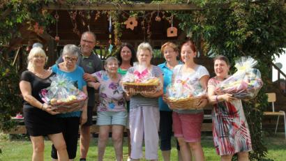 Bild: frd
Weil sie den Dr. Loew Soziale Dienstleistungen schon so lange die Treue gehalten haben, sind einige Bewohner geehrt und mit Geschenken bedacht worden.