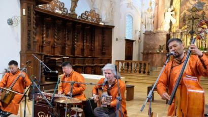 Bild: do
Mit traditioneller Musik aus der mongolischen Steppe und orientalischen Harmonien beeindruckt in Speinshart das Ensemble "Sedaa" (persisch "Stimme").