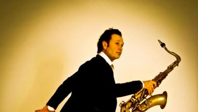 Bild: Mulo Francel
Auch Quadro-Nuevo-Saxofonist Mulo Francel macht mit musikalischen Freunden Station bei der Herbst-Kultour in Sulzbach-Rosenberg.