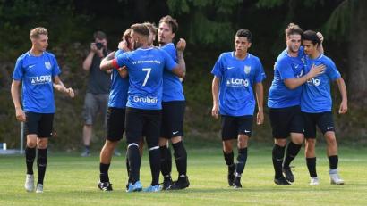 Bild: A. Schwarzmeier
Die Spieler des SV Altenstadt/WN bejubeln den Treffer zum zwischenzeitlichen 2:1. Am Ende setzte sich die Nordgauer-Elf mit 3:1 beim SV Immenreuth durch.