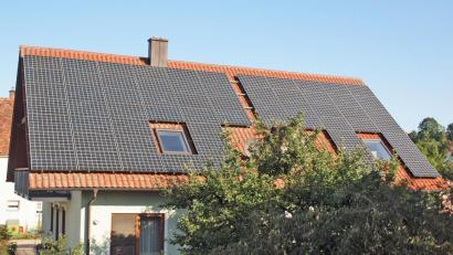 Bild: sön
Das per PC einsehbare Solarkataster ermöglicht eine hausgenaue Erstbeurteilung, ob sich Photovoltaik oder Solarthermie rechnen.