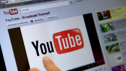 Bild: Britta Pedersen/dpa
Youtube geht verstärkt gegen Hassreden und Hasskommentare auf der Videoplattform vor.