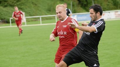 Bild: brü
Inter-Kapitän Granit Sejdiu (rechts) und seine Mitspieler wollen am Mittwoch den FV Vilseck im Pokal ärgern.
