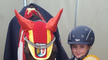 Bild: exb/Celina Vetter
Mit der Silbermedaille im Gepäck kehrte Linda Vetter vom Landesponyturnier zurück.