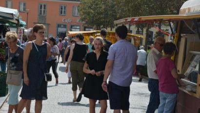 Bild: jr
Bummeln über den Tirschenreuther Marktplatz war am Sonntag bei strahlendem Sonnenschein möglich