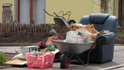 Bild: Gerhard Götz
Im Idealfall sollten die Bürger den Sperrmüll sortiert nach den drei Abfallgruppen bereitstellen. Das erleichtert die Abfuhr.