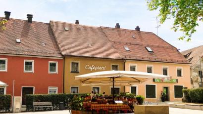 Bild: lst
Am 15. September ab 14 Uhr öffnet der CSU-Ortsverband Floß das „Caféplatzl“ am Markplatz. Bild: lst