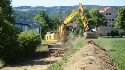 Bild: Gabi Schönberger
2,80 Meter breit soll der Weg werden, der die Gramau für Fußgänger und Radfahrer mit dem neuen Aldi verbindet.