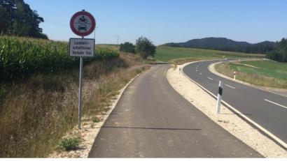 Bild: aks
Der Wirtschaftsweg an der frisch ausgebauten Kreisstraße Edelsfeld - Fichtenhof entpuppt sich als teure Überraschung.