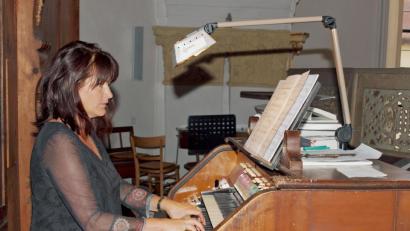 Bild: sön
Die Pilsener Organistin Markéta Schley Reindlová gab zur Eröffnung der Ausstellung „Barockschätze Bayern Böhmen“ in Ensdorf ein Konzert.