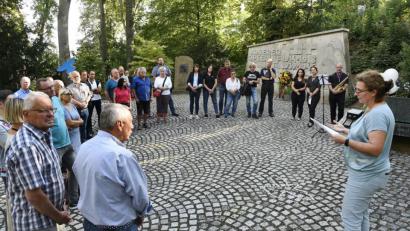 Bild: Petra Hartl
Der Antikriegstag am Ehrenmal auf dem Friedhofberg hat in Sulzbach-Rosenberg eine lange Tradition.