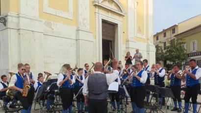 Bild: Irmgard Rupprecht
Beim Konzert auf dem Marktplatz von Rovinj.