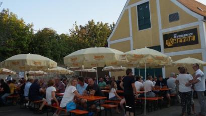 Bild: weu
Die Neuauflage des Bügerlfestes wurde ein Riesenerfolg. Schon am Nachmittag war bei der Musik der „Neunburg Böhmischen“ der Festplatz gut gefüllt.